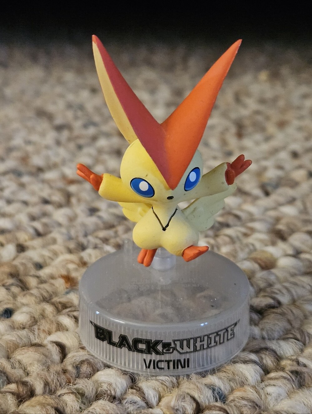 Pokemon 2011 Black And White Victini Bottle Cap Figure